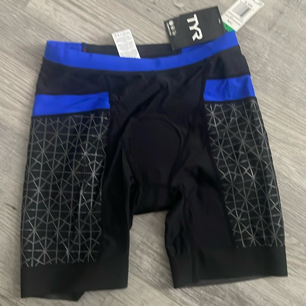 TYR men’s size M triathlon shorts